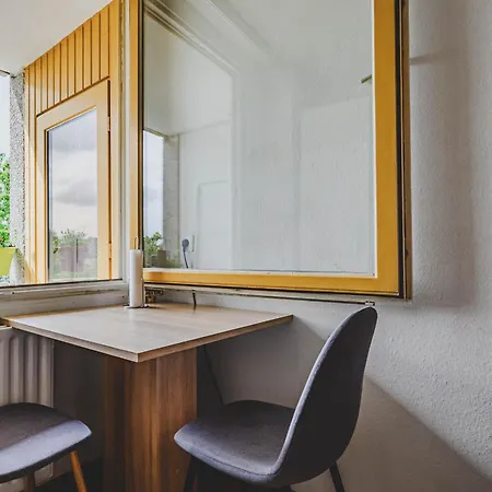 Cozy 3 Near Exhibition Centre Apartment